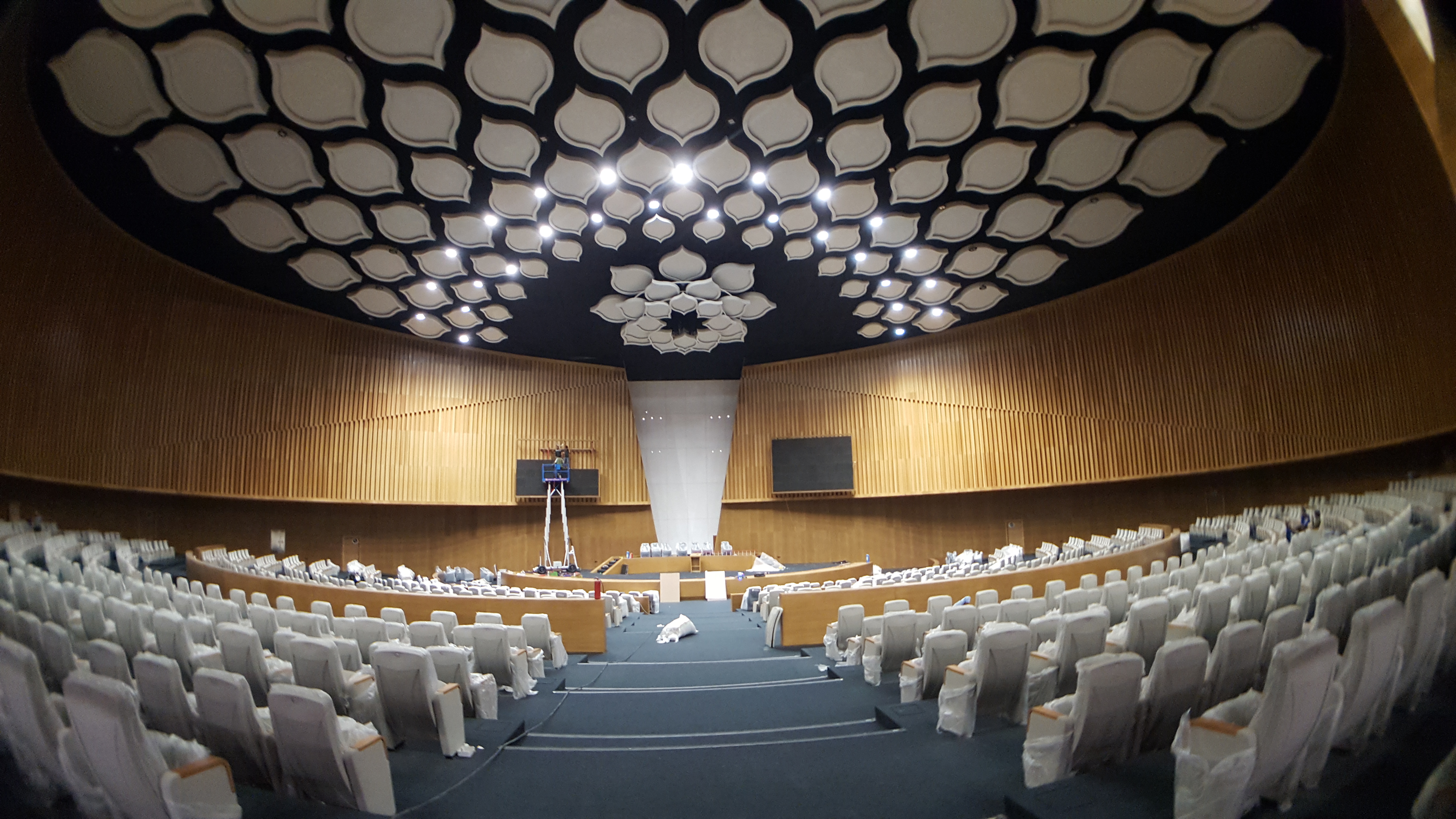 سالن‌ اجلاس و همایش‌های بین‌المللی اصفهان